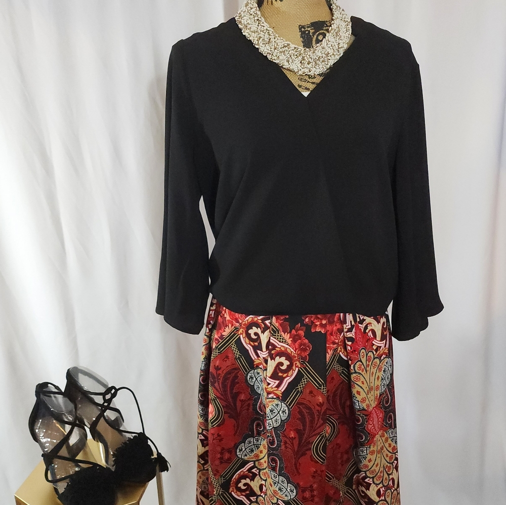 NY & Co red & black paisley skirt: size 8.